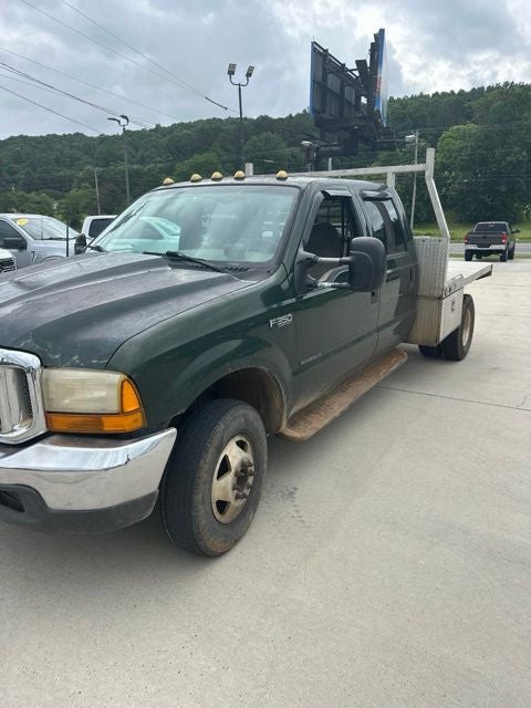 2000 Ford F-350SD Lariat DRW in Green — front three-quarter view
